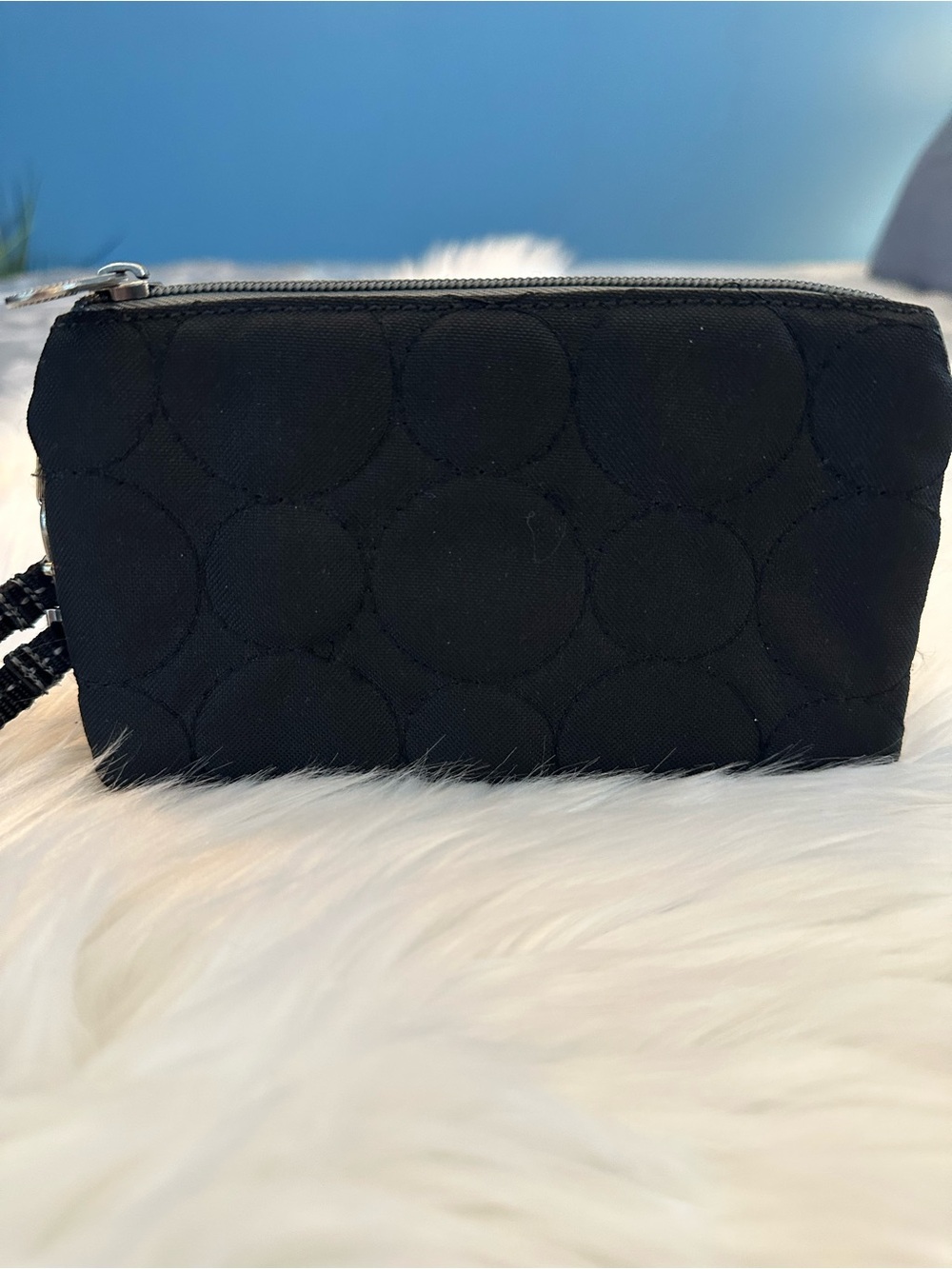 EUC Vary You by Thirty-One Black Quilted Wristlet